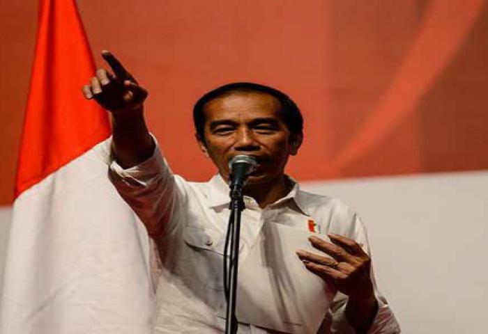 Presiden Jokowi Isi Ulang Tahun dengan Blusukan